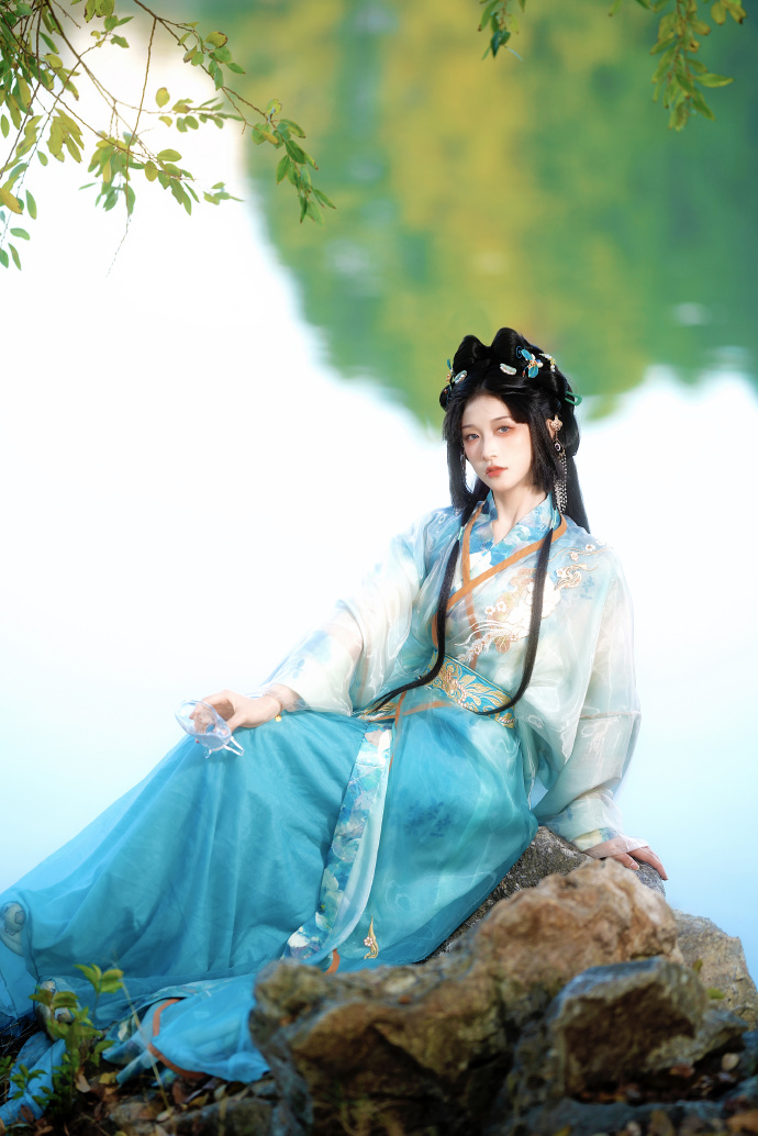 亲爱的热爱的 封面